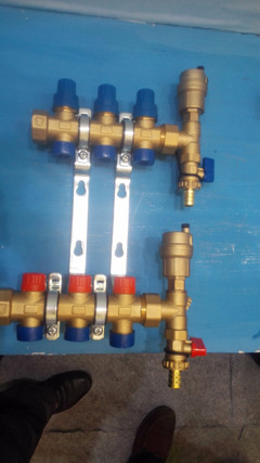 愛(ài)迪生 廠家直銷 W911系列(銅本色3路內(nèi)置調(diào)節(jié)閥銅本色地暖分集水器(帶旁通管) 可定制加工 量大從優(yōu)圖片_高清圖_細(xì)節(jié)圖